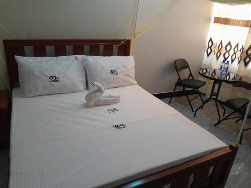 Postel nebo postele na pokoji v ubytování New Luguruni Hotel