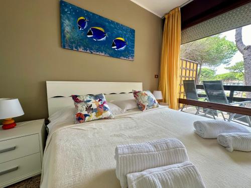 A bed or beds in a room at Beach House Riviera