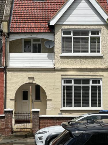 a house with a car parked in front of it at Dreamwell Flats in London