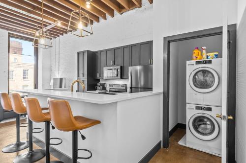 Gallery image of Brick & Bed Riverfront Lofts, P 3M in Saint Louis