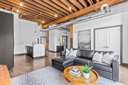 Gallery image of Brick & Bed Riverfront Lofts, P 3M in Saint Louis