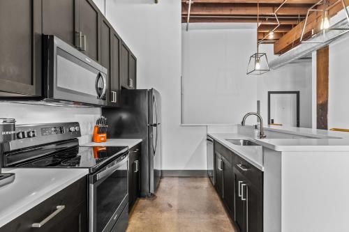 Gallery image of Brick & Bed Riverfront Lofts, P 3M in Saint Louis