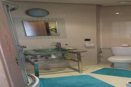 a bathroom with a sink and a toilet at Appartement 1 chambre vue mer latérale - Marina Golf Asilah in Asilah