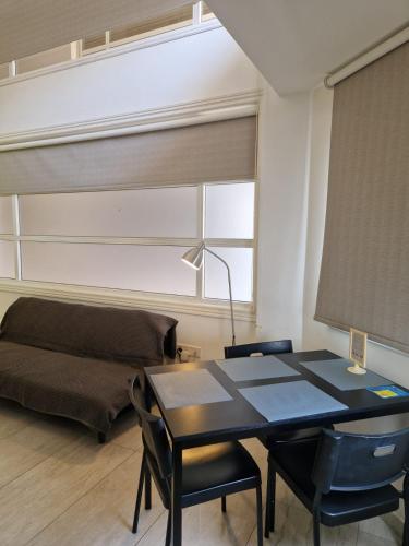 Ruang duduk di Rainbow Apartments