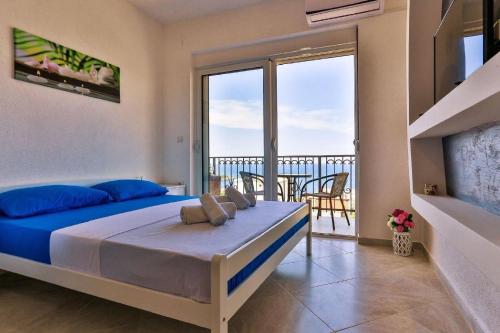 Postel nebo postele na pokoji v ubytování MarBok Apartments with SeaView
