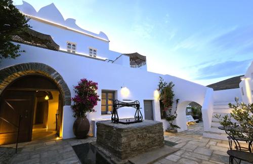 Gallery image of Ursa Major Suites in Tinos Town