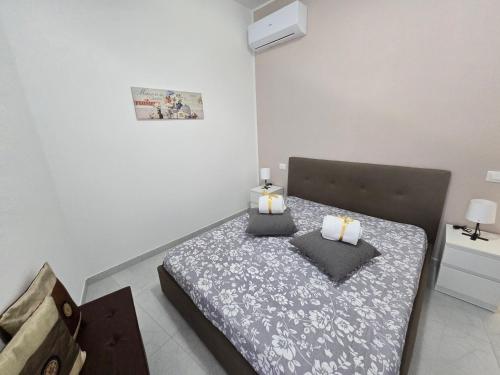 a bedroom with a bed in a room at Perla -Centro Storico Vasto- in Vasto