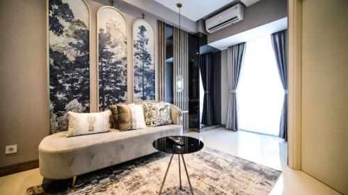 Istumisnurk majutusasutuses Simple and Homey 2BR at Benson Supermall Mansion Apartment By Travelio