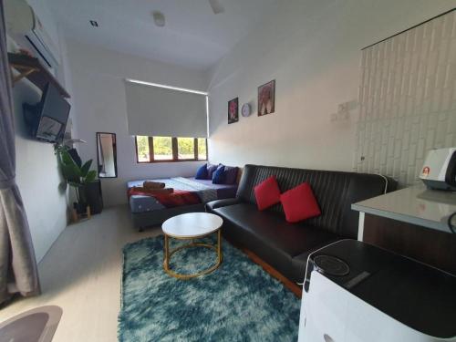 Ein Sitzbereich in der Unterkunft ALOR SETAR IMPERIO PROFESSIONAL SUITE by Zenith Smart