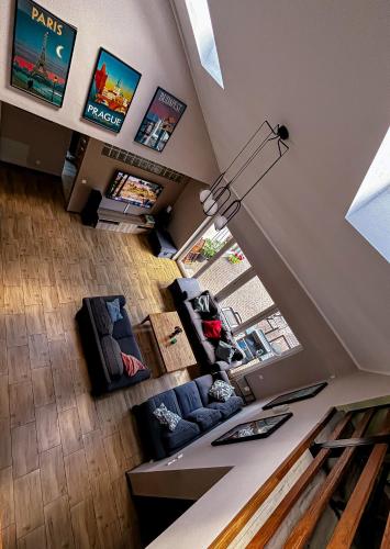 an overhead view of a living room with a couch at Siedlisko Błotnia in Mierzeszyn
