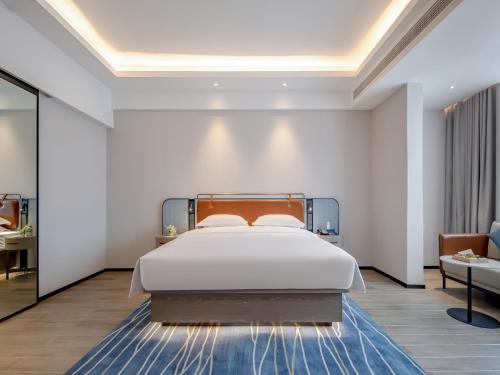 Postel nebo postele na pokoji v ubytování Echarm Hotel Hechi Bama Branch