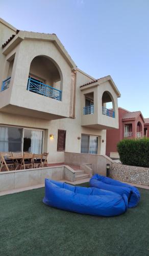 Magnificent 5-bedrooms with Rooftop & Pool Access - No mixed Egyptian groups