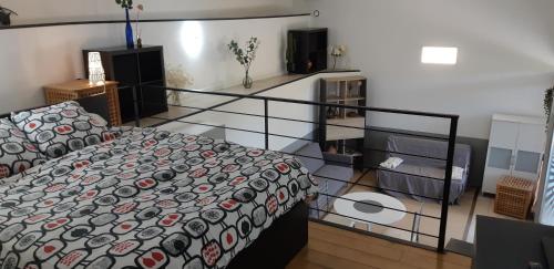 Petit loft face rivière