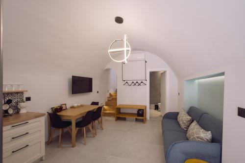 ARCH HOME, luxury property with private parking