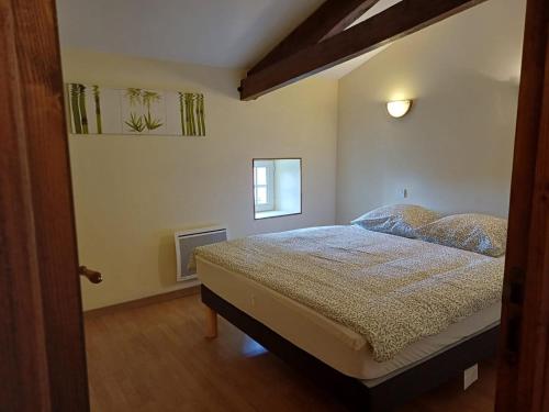 Una cama o camas en una habitación de Gite de la Séguinière