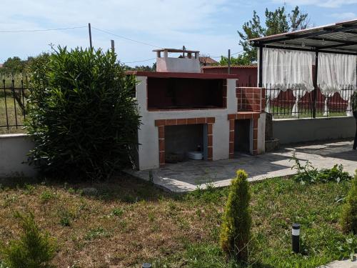 Vonkajšia záhrada v ubytovaní Ferienhaus "Arizones", Nea Kallikratia, Chalkidiki