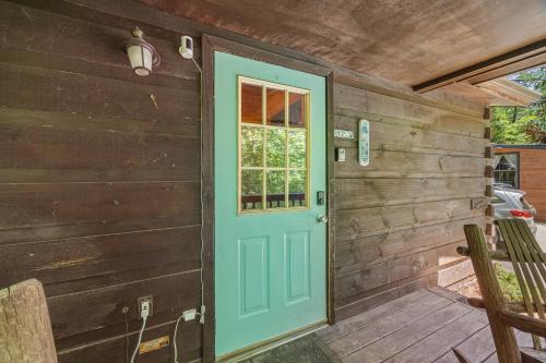 Cozy artsy cabin between Pigeon Forge & Gatlinburg w hot tub photo 10