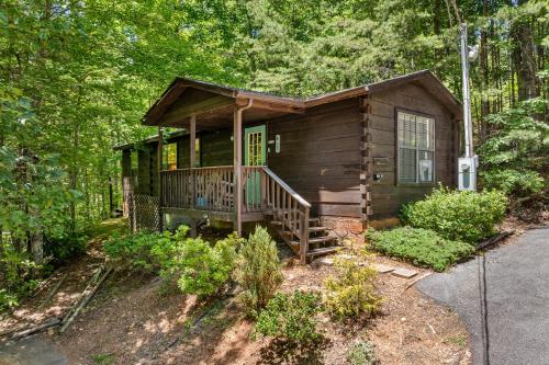 Cozy artsy cabin between Pigeon Forge & Gatlinburg w hot tub photo 7