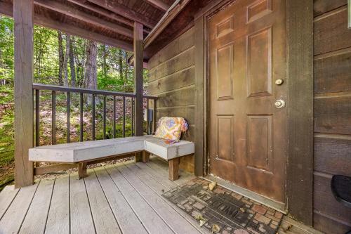 Cozy artsy cabin between Pigeon Forge & Gatlinburg w hot tub photo 18