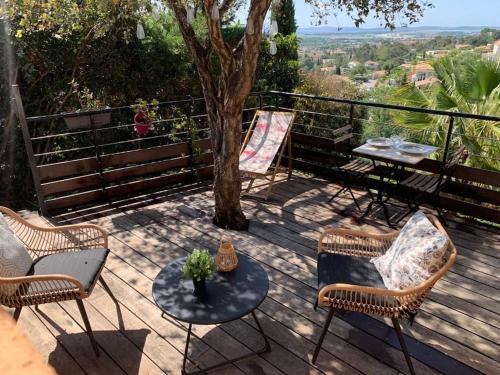 T2 terrasse arborée vue mer