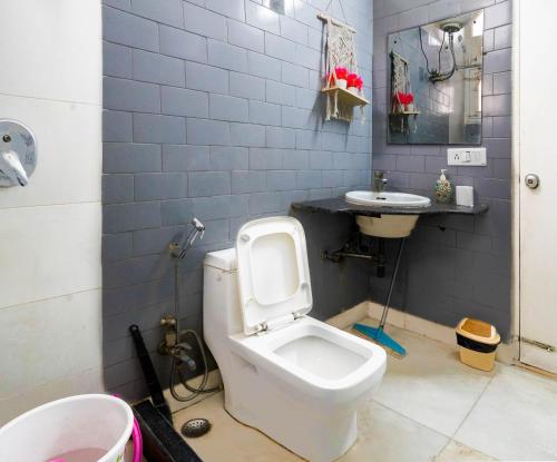 Salle de bains dans l'établissement Hide-In Hostel Delhi