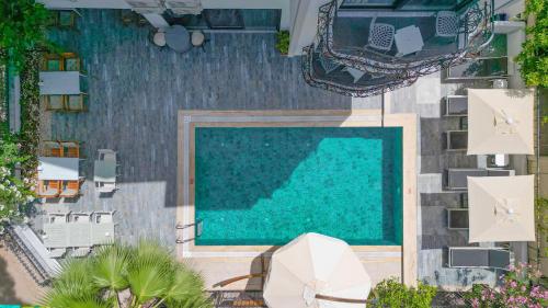 an overhead view of a swimming pool at a resort at ADA BOUTİQUE HOTEL in Marmaris