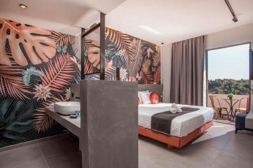 Un ou plusieurs lits dans un hébergement de l'établissement The Palms Concept Hotel Adults Only 16 Plus