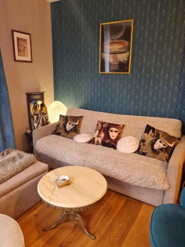 Gallery image of Artist house with piano and charming garden in Reims