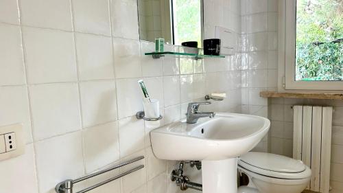 Ένα μπάνιο στο N084 - Numana, villa quadrilocale con meraviglioso giardino