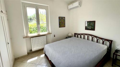 Ένα ή περισσότερα κρεβάτια σε δωμάτιο στο N084 - Numana, villa quadrilocale con meraviglioso giardino