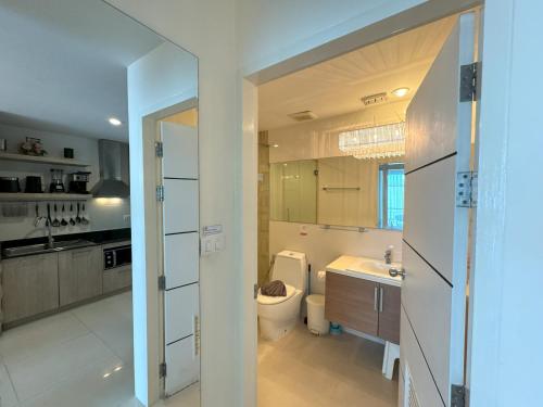 Η κουζίνα ή μικρή κουζίνα στο Apartments at The Bliss Condo by Lofty