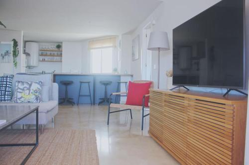 Oasis Apartment 100 meters from Beach with Private Parking