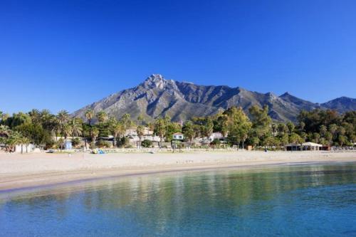 Oasis Apartment 100 meters from Beach with Private Parking