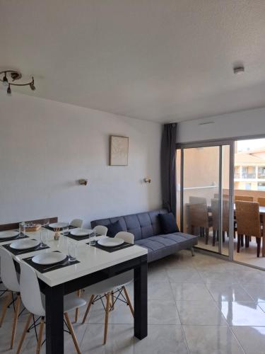 Photo de la galerie de l'établissement Appartement 3 pièces, proche plage et cannes, à Cannes