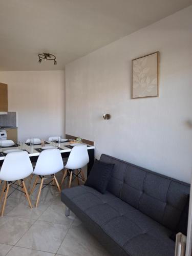 Photo de la galerie de l'établissement Appartement 3 pièces, proche plage et cannes, à Cannes