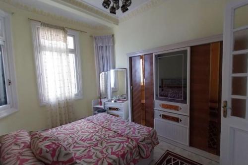 Postel nebo postele na pokoji v ubytování Beachfront downtown apartment