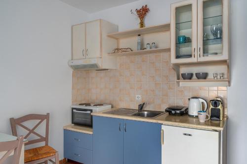 Η κουζίνα ή μικρή κουζίνα στο Niovi Seaview Apartments