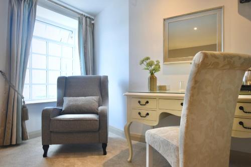 a bedroom with a desk and a chair and a chair at The Lough & Quay Accommodation in Warrenpoint