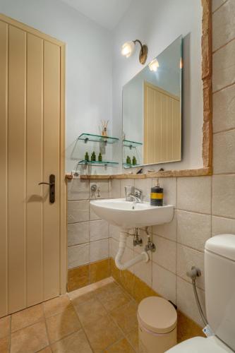 Ένα μπάνιο στο Niovi Seaview Apartments