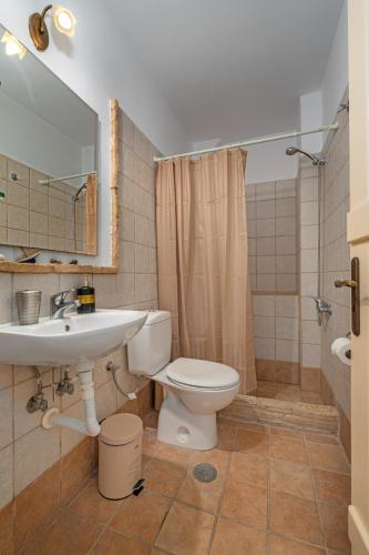 Ένα μπάνιο στο Niovi Seaview Apartments