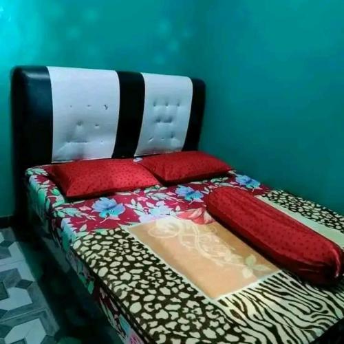 a bed in a room with a blue wall at Villa ciater in Tangkubanperahu