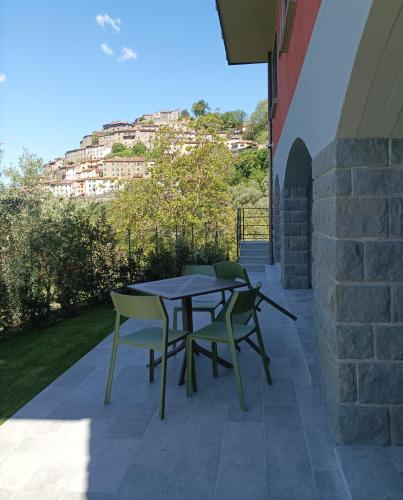 a table and chairs on a patio with a hill at Da Arturo e Maruca suites con 2 camere in Vellano