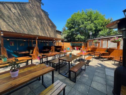 Restoran atau tempat lain untuk makan di The Green W7