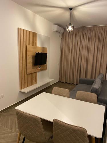 a meeting room with a white table and chairs at AJ Apartments in Orikum