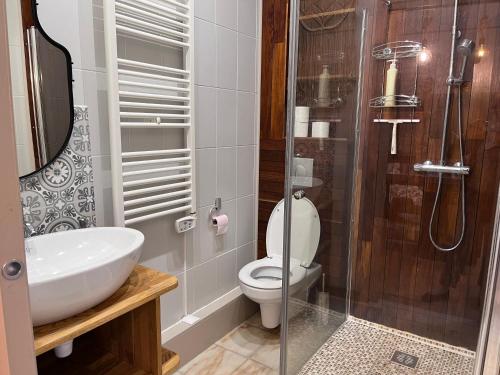 Billede fra billedgalleriet på Charmant studio en rez de jardin Chaville i Chaville