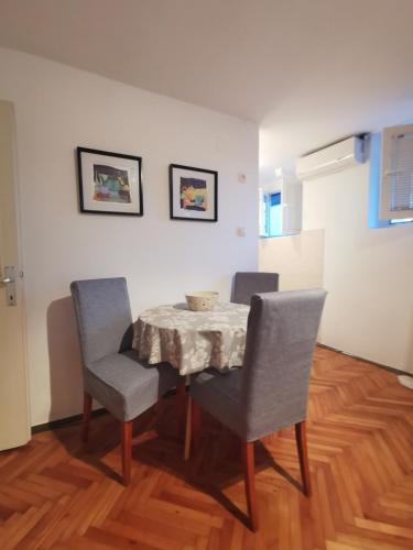Et opholdsområde på Apartman Karača