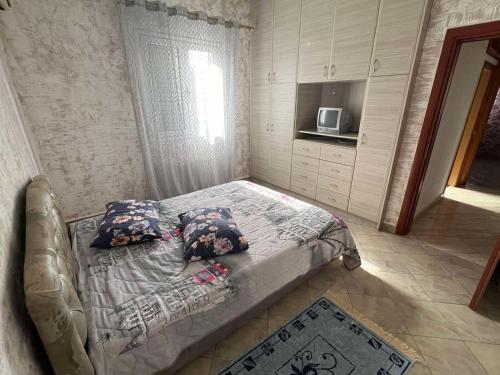 Ένα ή περισσότερα κρεβάτια σε δωμάτιο στο Attica, Home with BBQ, close to the sea, Oropos