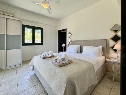 Ένα ή περισσότερα κρεβάτια σε δωμάτιο στο Villa Nynemia Almyrida Crete