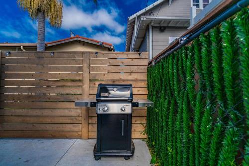 a barbecue grill sitting in front of a fence at Swanky Studio in Vibrant Hillcrest in San Diego