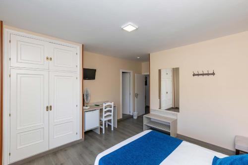 Cama o camas de una habitación en Hotel Foxos